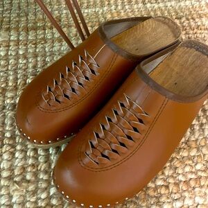 Troentorp women’s 39, leather and wood clogs and supportive arch